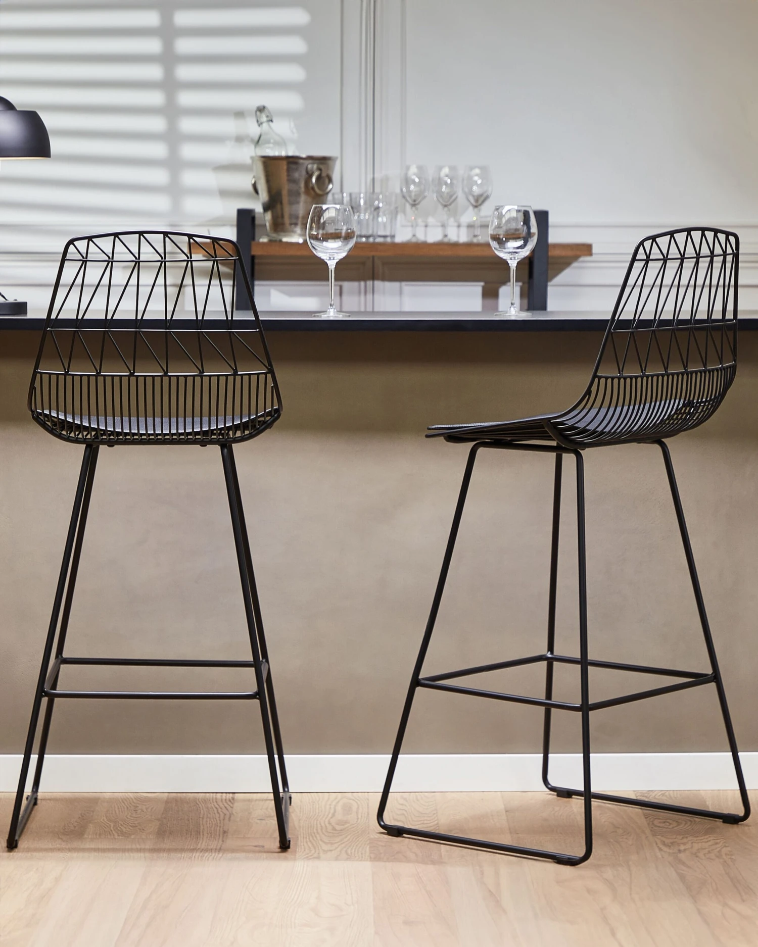 Set Of 2 Metal Bar Chairs Black PRESTON 2 Set Of 2 Metal Bar Chairs Black PRESTON - Image 2